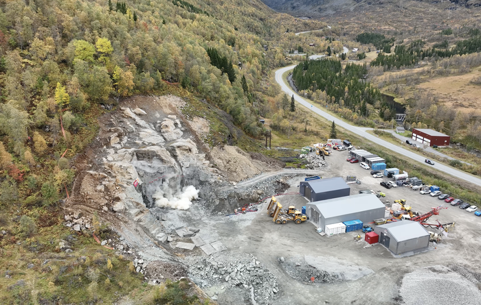 Første salve markerte starten på ny Røldalstunnel